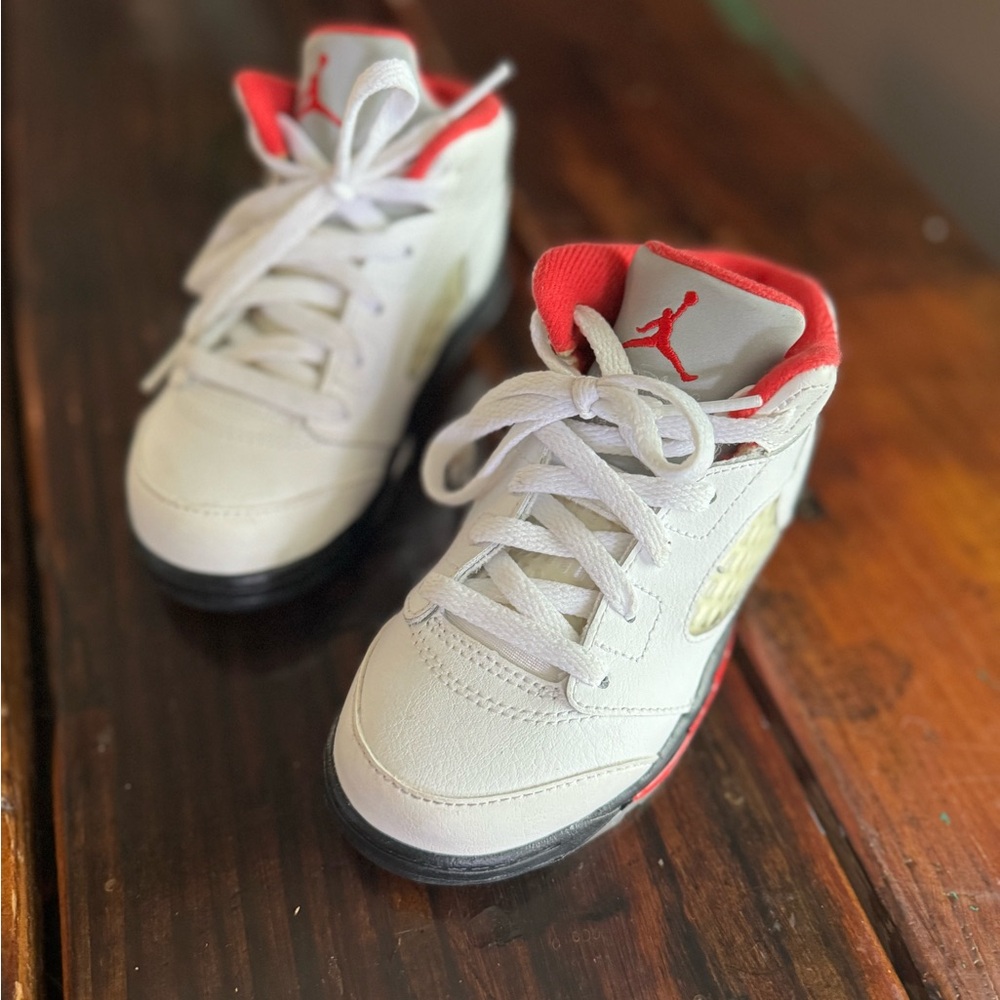 Kids NIKE Jordan Sneakers - White and Red 9C